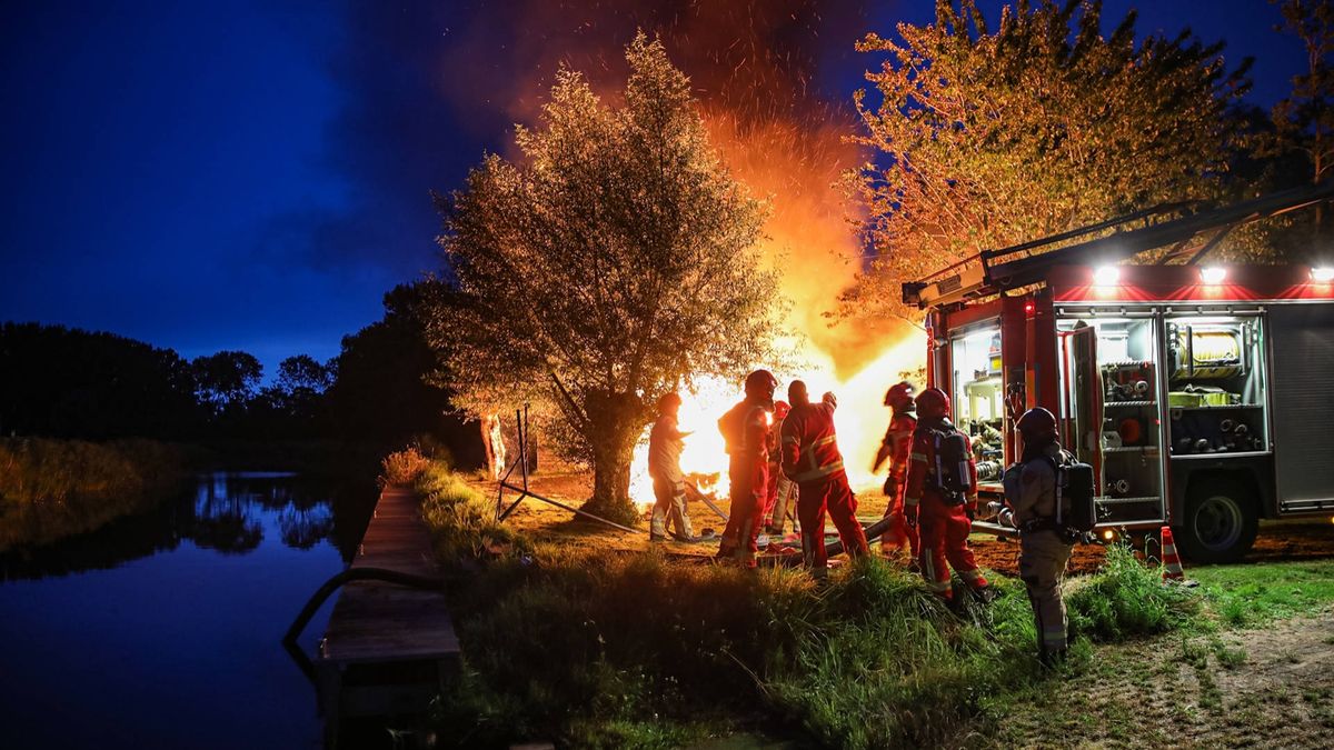 112-nieuws: Chalet in Nieuw Scheemda door brand verwoest