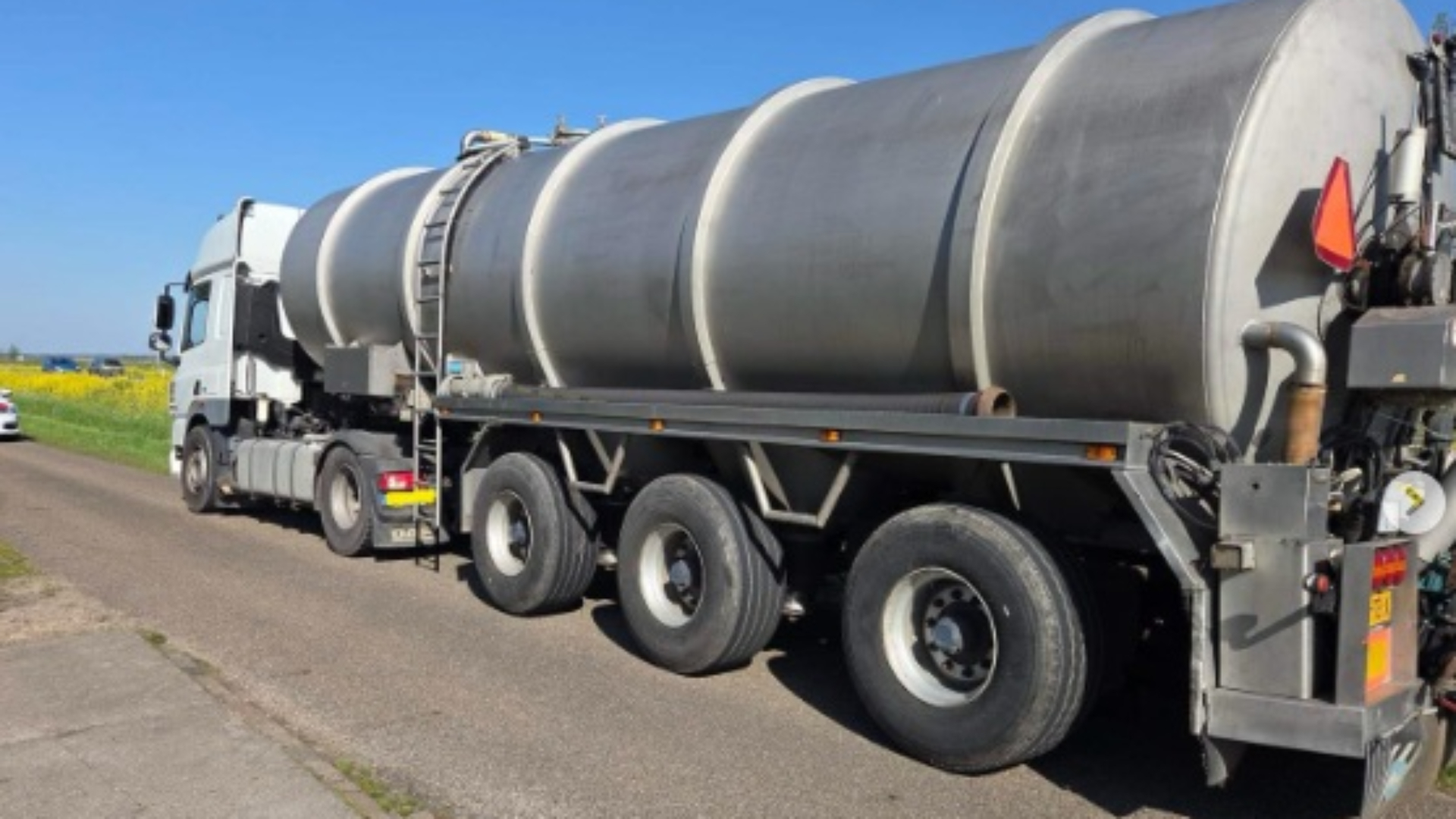 Bestuurder in Bunschoten rijdt rond in vrachtwagen met kenteken van tractor