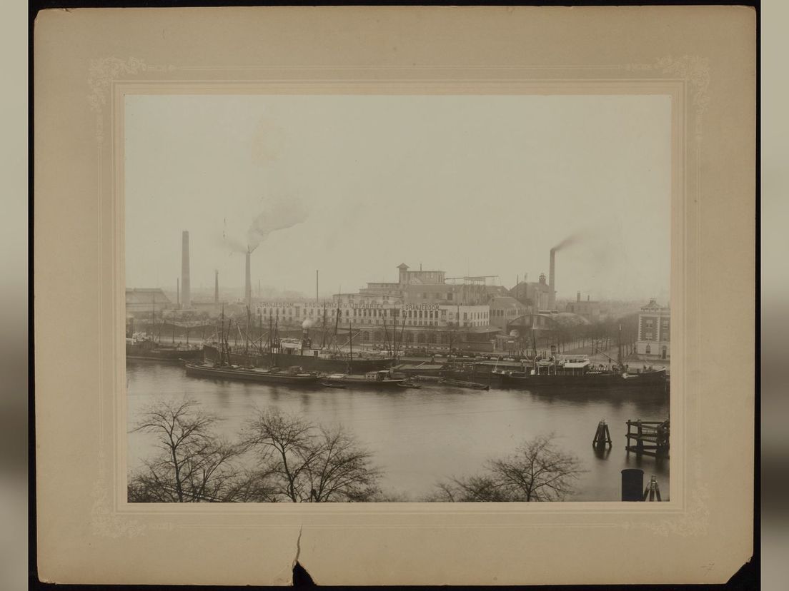 Brouwerij en ijsfabriek Oranjeboom aan de Nassaukade in 1902