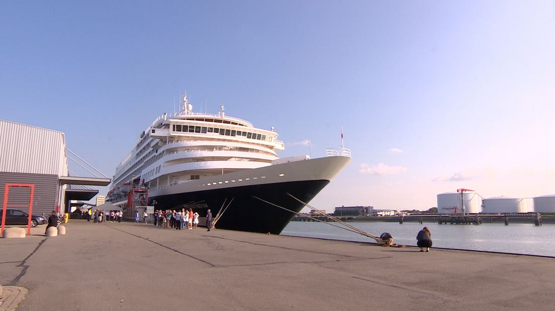 Cruiseschip de Prinsendam die een aantal jaar geleden in de Buitenhaven van Vlissingen lag