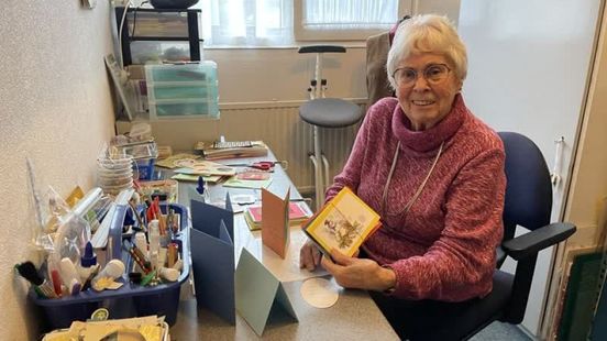 Eenzame ouderen krijgen van Clara (83) een kerstkaart