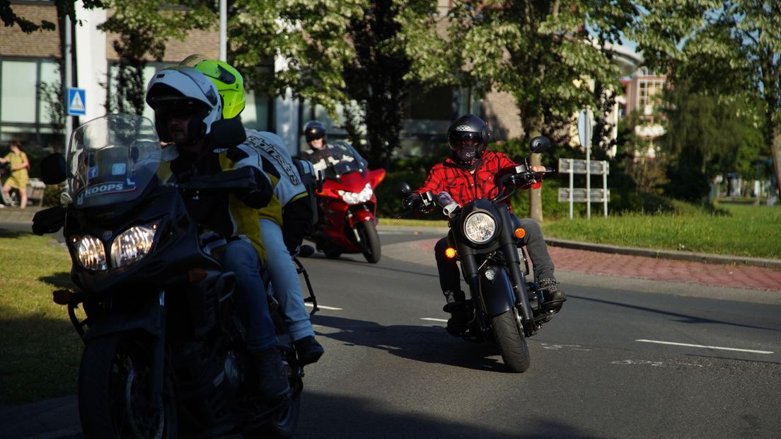 Een groep motorrijders hield een spontane TT Night Ride