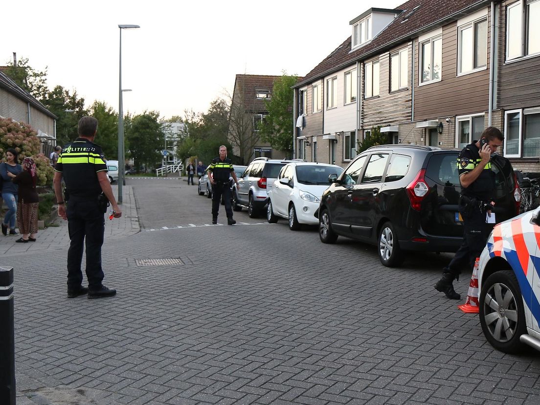 De politie op het Jan Wernard van Den Berghpad.