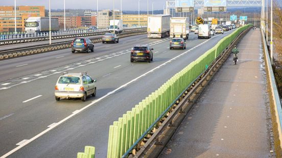 Verkeer loopt vast op wegen rond IJsselbrug