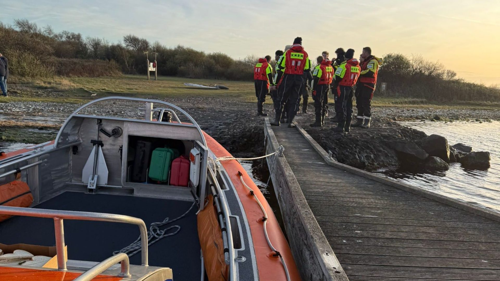 De opvarenden van de KNRM-boot in Ouddorp