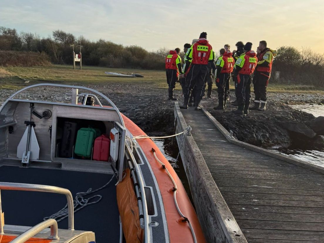 De opvarenden van de KNRM-boot in Ouddorp