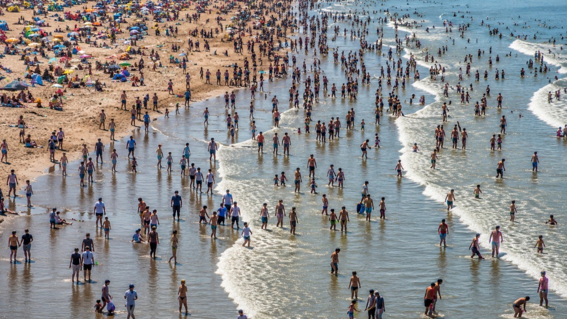 Zomerblog | Volop genieten op stranden - Waarschuwing voor sterk stromende mui