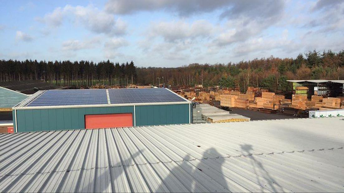 Houtbedrijf Foreco stelt daken beschikbaar voor het zonnepark