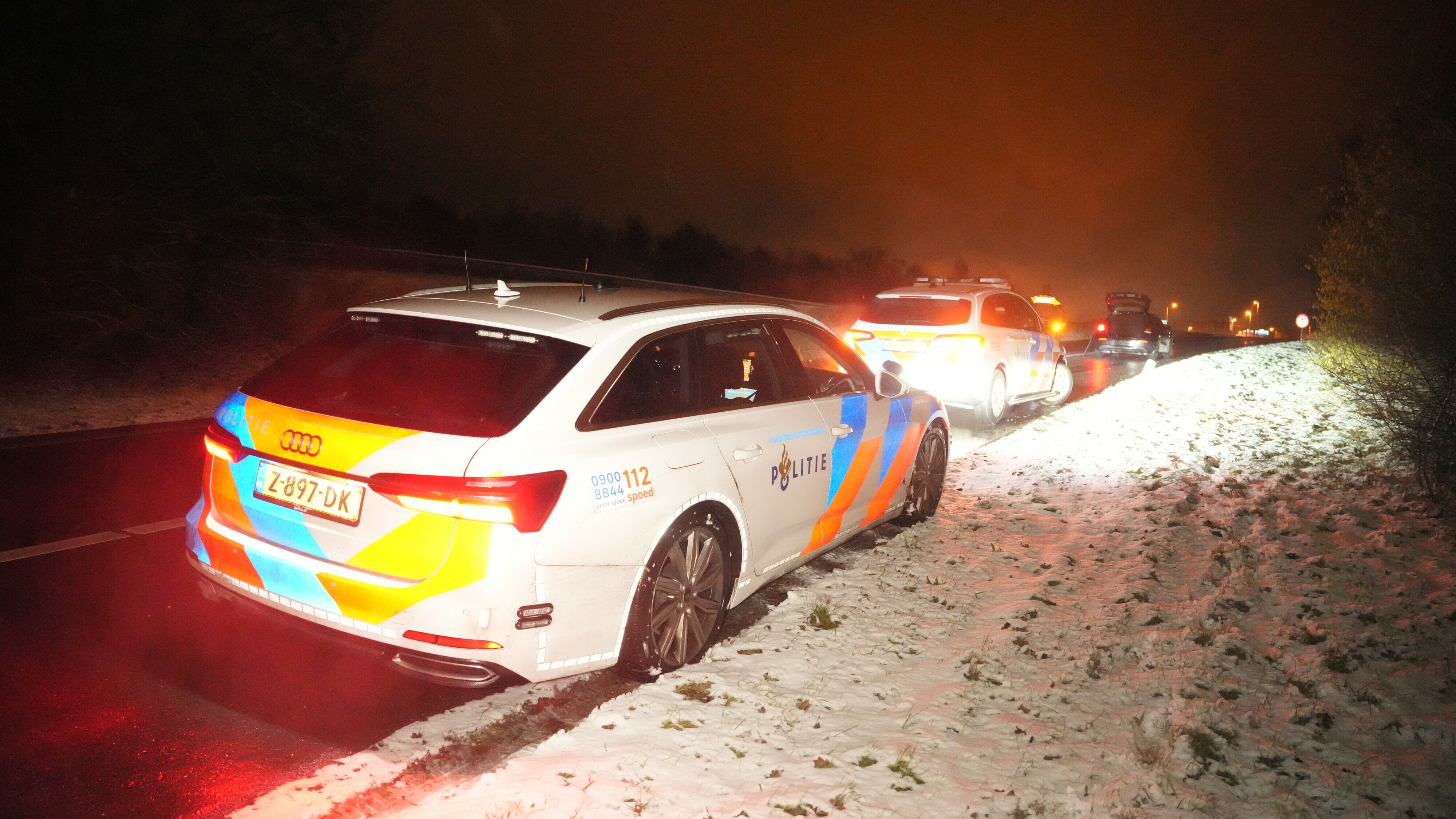 Voetstappen in de sneeuw verraden man die vlucht voor de politie