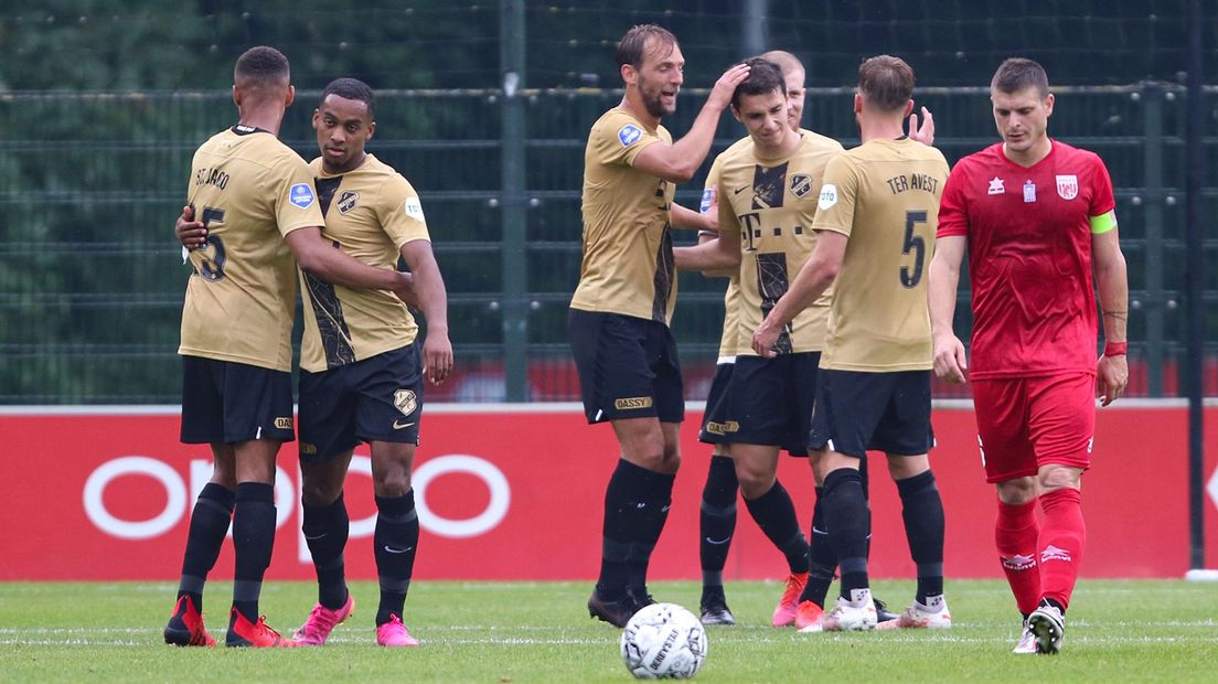 FC Utrecht won zaterdag met 6-2 van het Griekse Volos