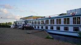 Lage stand Maas: vluchtelingenboot Mook moet per direct weg