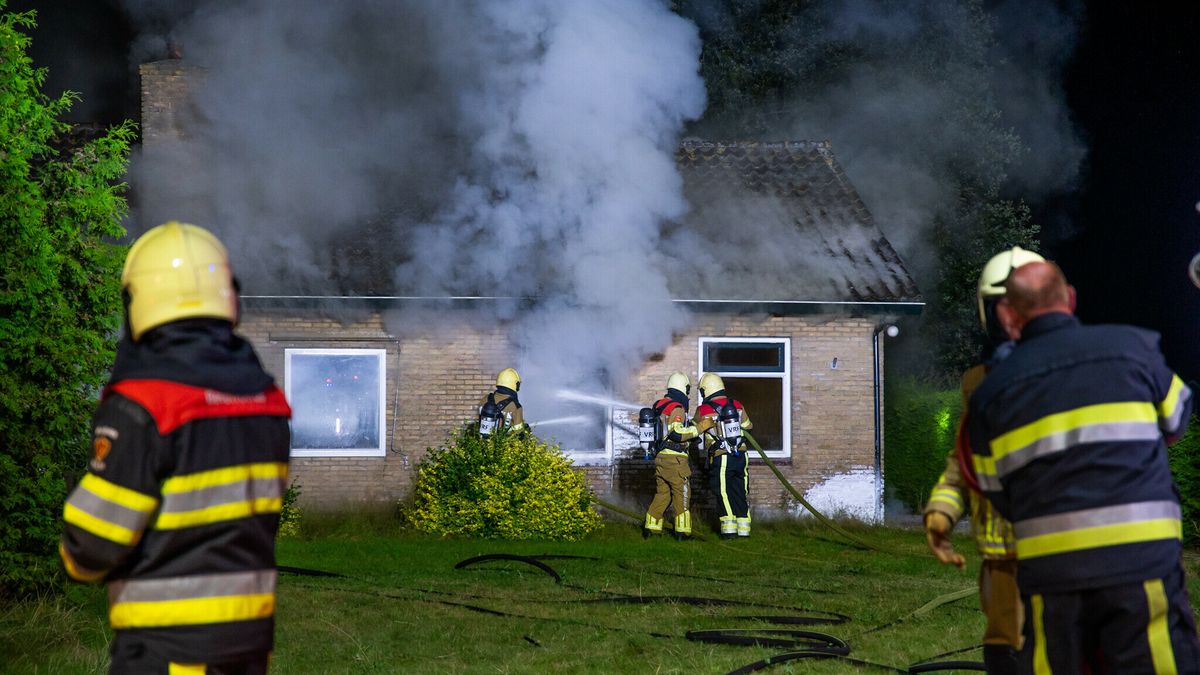 Onderzoek naar brandstichting in uitgebrande woning in Oldeberkoop