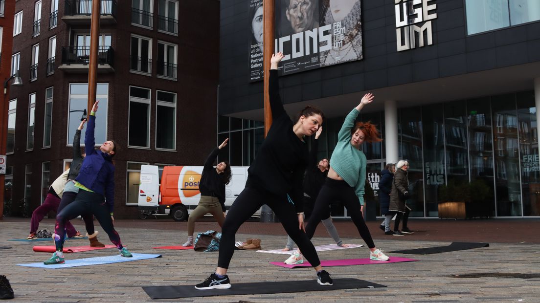 Een yoga-sessie in het centrum van Leeuwarden