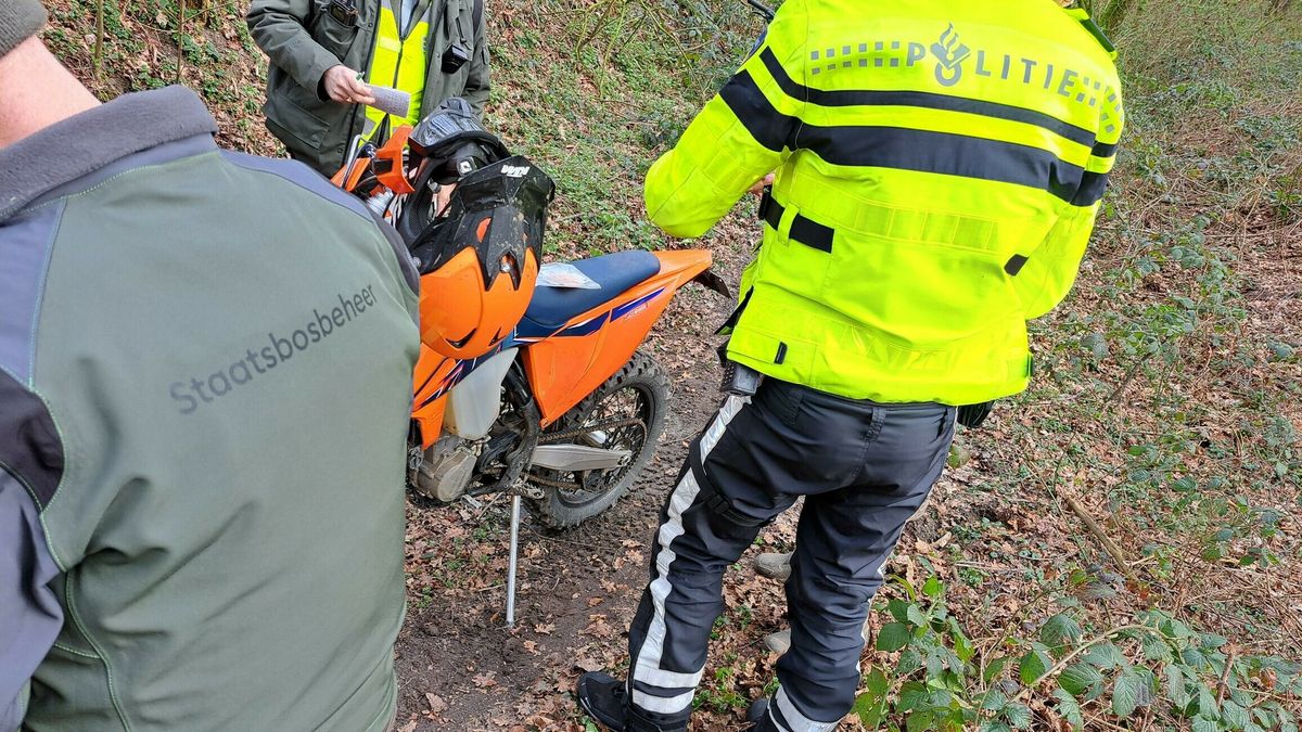 Illegale motorcrossers in bossen bij Clinge op de vingers getikt door handhavers