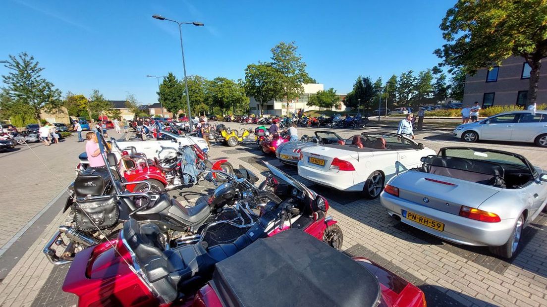 Trikes, motoren met zijspan en cabrio's bij de Steenwieker Toornrun