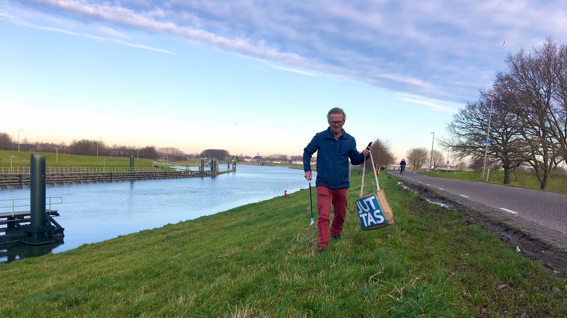 Jutten naar zwerfafval langs de Lek kan nog altijd: 'Aangespoeld spul is oud'