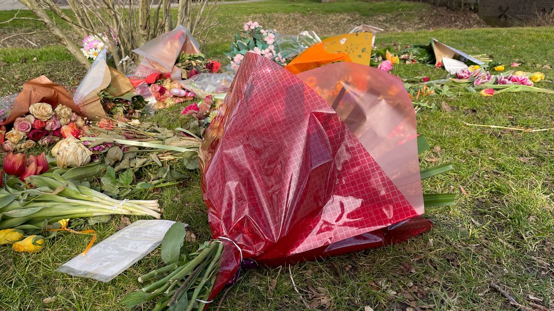 Bloemen op de begraafplaats van Bodegraven