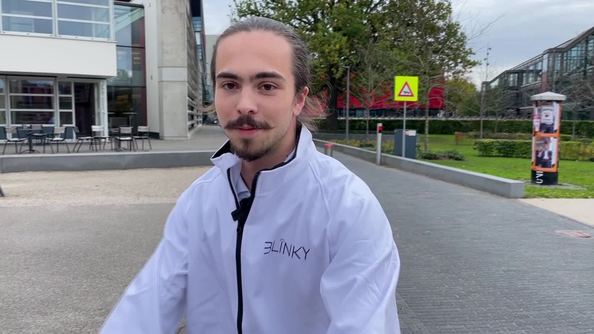 Een jas met speciale verlichting moet beter zichtbaar maken RTV Oost