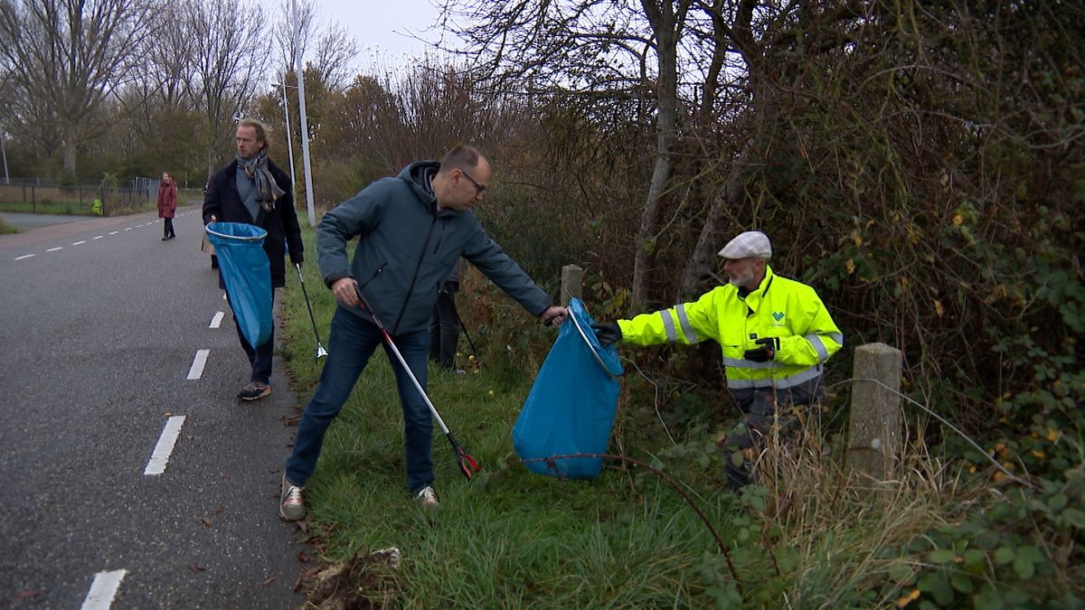 Zwerfafval opruimen op de Kenniswerf in Vlissingen: 'Er ligt veel meer dan je denkt'