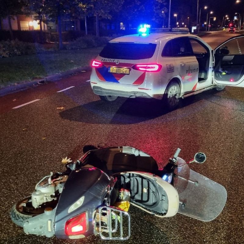 Rijden zonder helm komt beschonken bromfietser duur te staan Omroep Zeeland