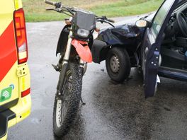 Brommerrijder gewond bij botsing in Nijeveen