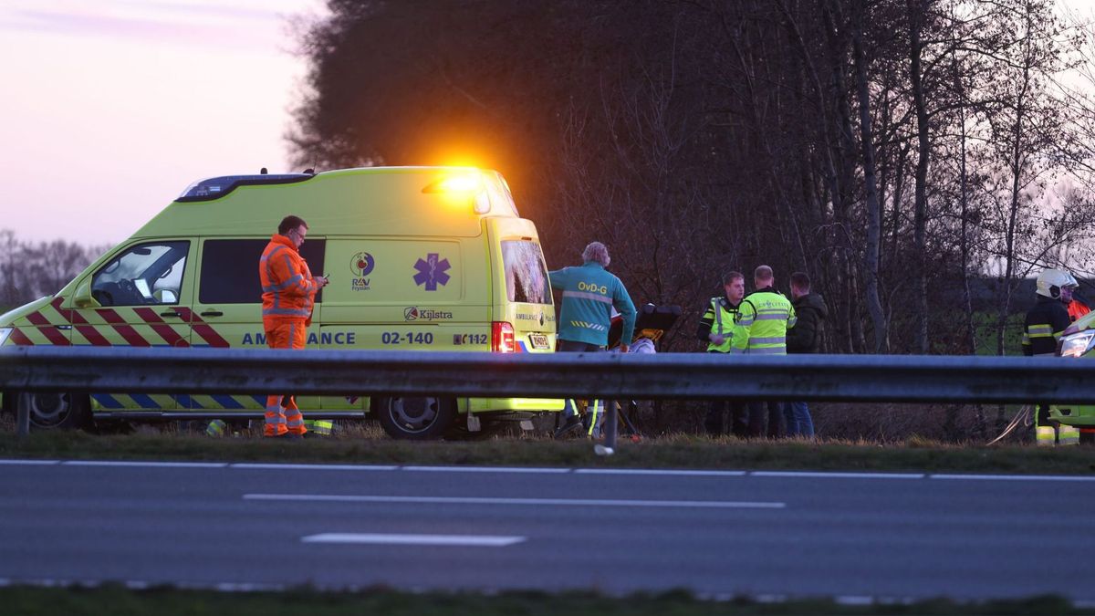 Opnieuw een ongeluk op de N31: auto's botsen in file bij Nijega