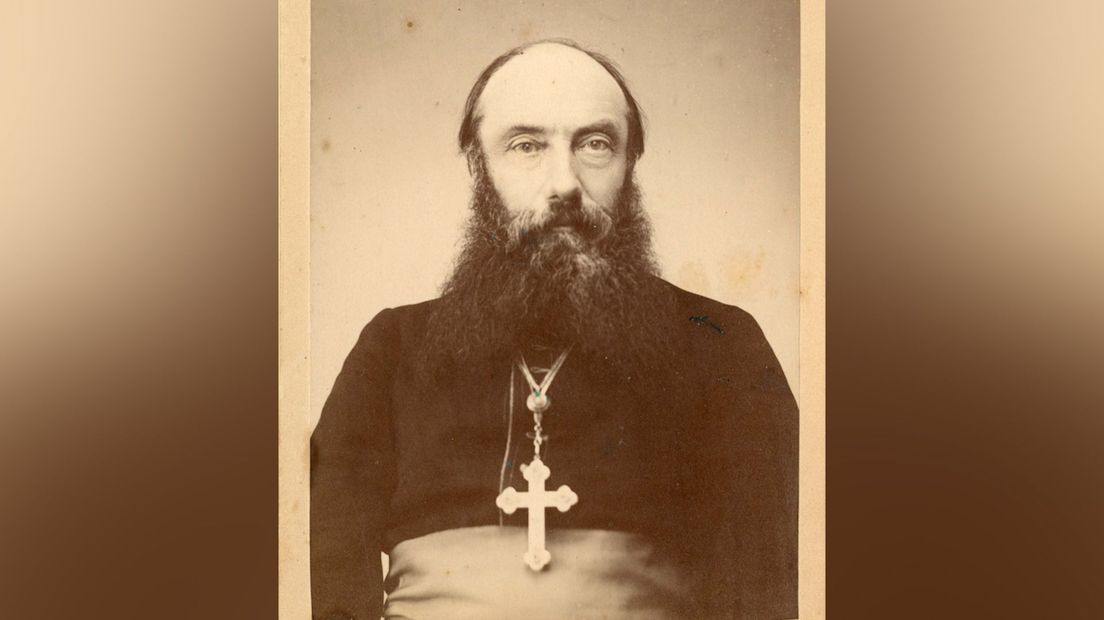 Bisschop Hamer had een lange baard.