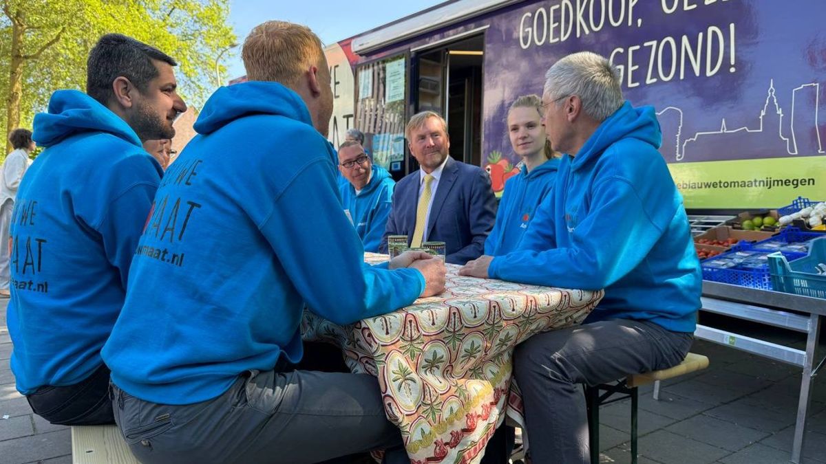Willem-Alexander bezoekt Blauwe Tomaat