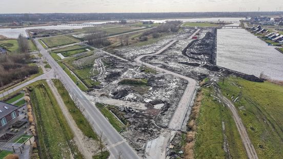Ongeval op N374 bij Stadskanaal - Blauwestad waarschuwt voor drijfzand. Ongeval op N374 bij Stadskanaal - Blauwestad waarschuwt voor drijfzand.