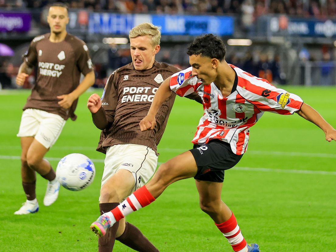Ayoub Oufkir krijgt een kans in het duel met Telstar.