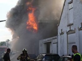 Uitslaande brand in centrum Meppel, meerdere woningen getroffen