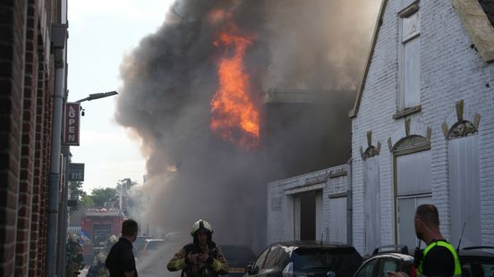 Uitslaande brand in centrum Meppel, meerdere woningen getroffen Nieuws