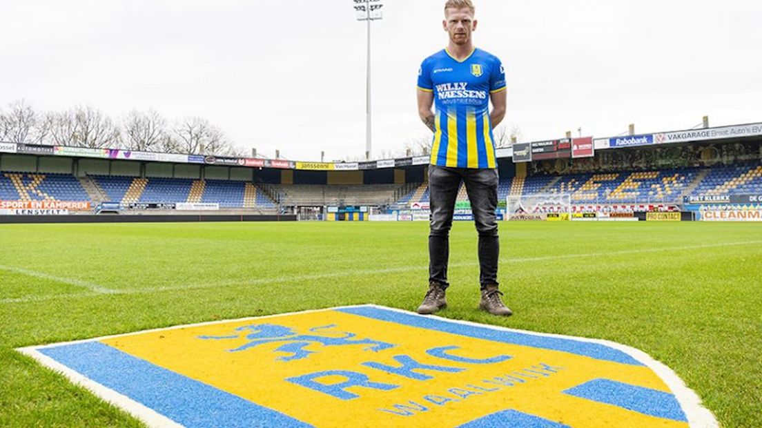 Richard van der Venne in zijn nieuwe shirt