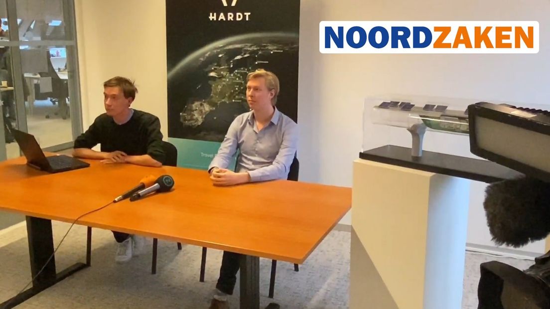 Sascha Lamme (l) en Tim Houter (r) van Hardt Hyperloop