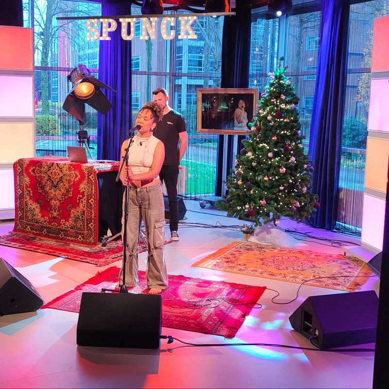 Lateesha stopte persoonlijke ervaring en frustratie in nieuw nummer ...