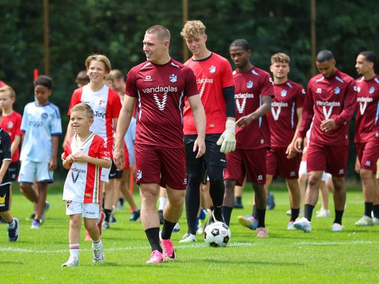 Jonge Emmenaren stelen de show bij eerste training van FC Emmen