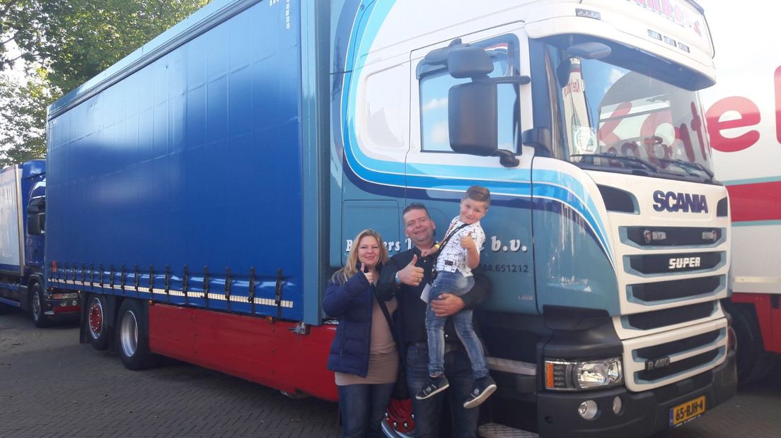 135 lichamelijk en/of verstandelijke beperkte mensen hadden zaterdag de dag van hun leven. Ze mochten meerijden in een van de 135 trucks tijdens de Gendtse Truckrun. 'Ze hadden een smile van oor tot oor', vertelt Brenda van Swaaij van de organisatie.