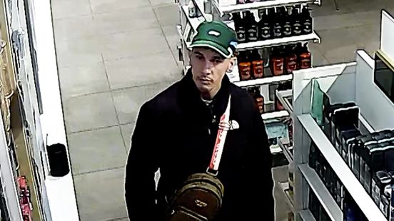 Man met opvallende pet steelt voor 2500 euro parfums in Oldenzaal Home
