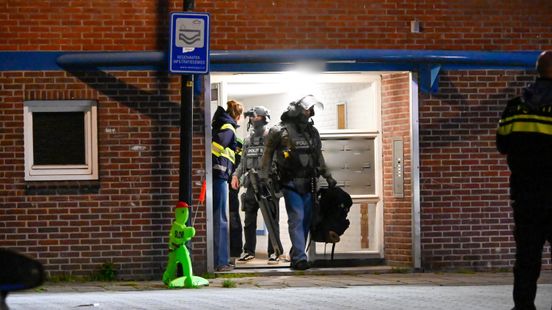 Arrestatieteam grijpt in bij man met verward gedrag in Almelo Home