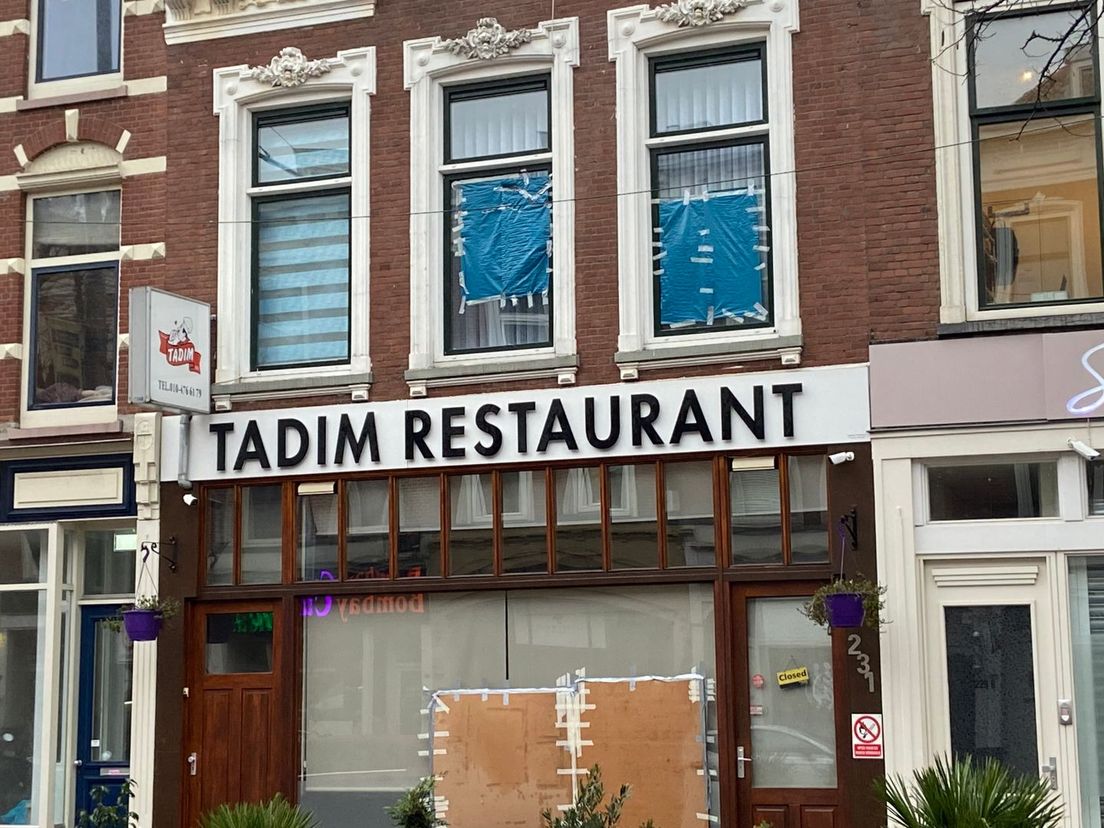 Het beschoten restaurant aan de Nieuwe Binnenweg.