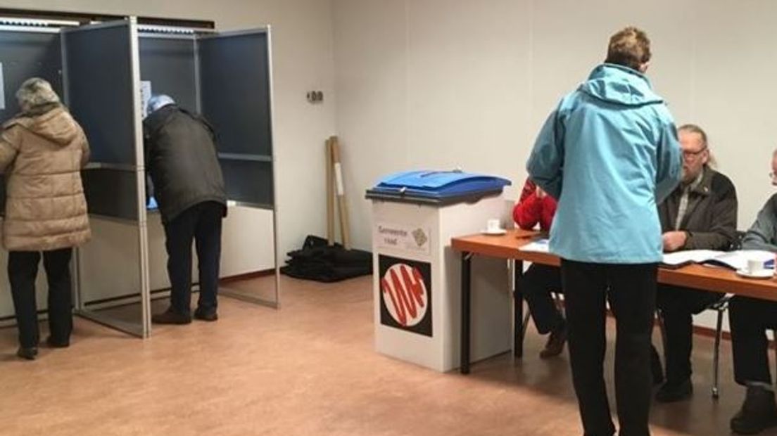 In Rijnwaarden en Zevenaar is vandaag gestemd voor een nieuwe gemeenteraad. Beide gemeenten gaan vanaf 1 januari verder als Zevenaar. De stembussen gingen om 21.00 uur dicht. De raadsverkiezingen lijken amper te leven onder de stemgerechtigde jeugd.