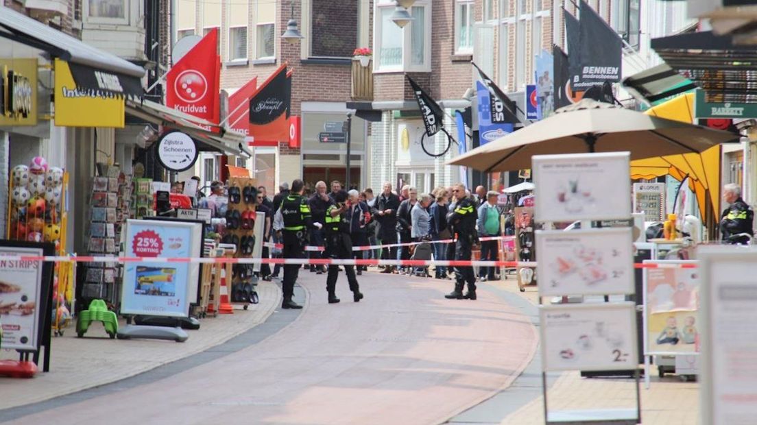 Een deel van het centrum van Steenwijk is afgesloten door de politi