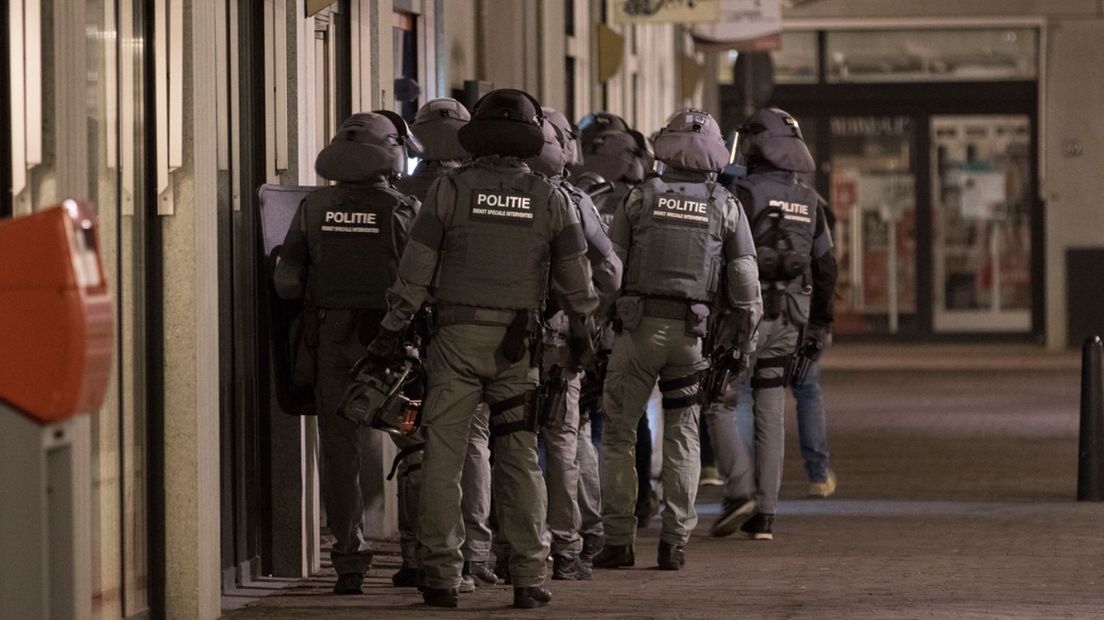 Een arrestatieteam tijdens de actie op 5 maart 2019