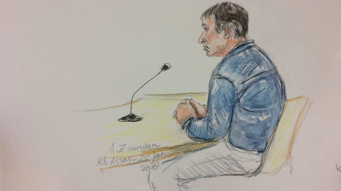 Freddy D. uit Hoogeveen in de rechtbank (tekening: Annet Zuurveen)