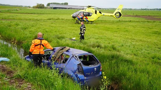 112 Nieuws: Auto in sloot in Zwartsluis | Brand op terrein in Overdinkel Home