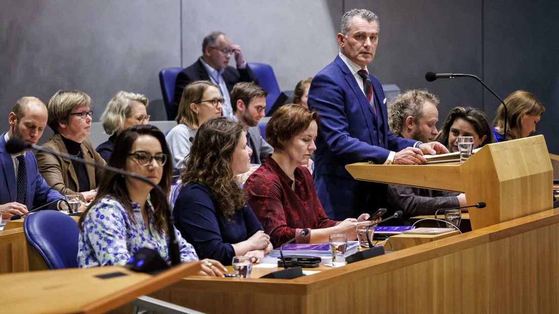 Tom van der Lee staat de Kamer te woord