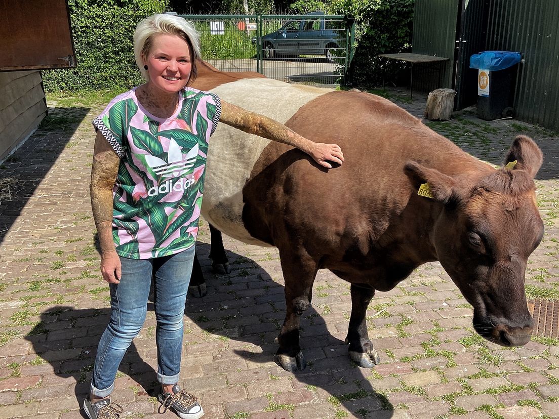 Silvana werkt als vrijwilliger op de kinderboerderij in het Beatrixpark in Schiedam