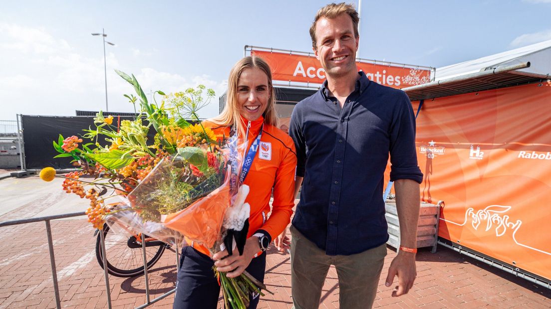 Marit Bouwmeester met sportwethouder van Den Haag Hilbert Bredemeijer