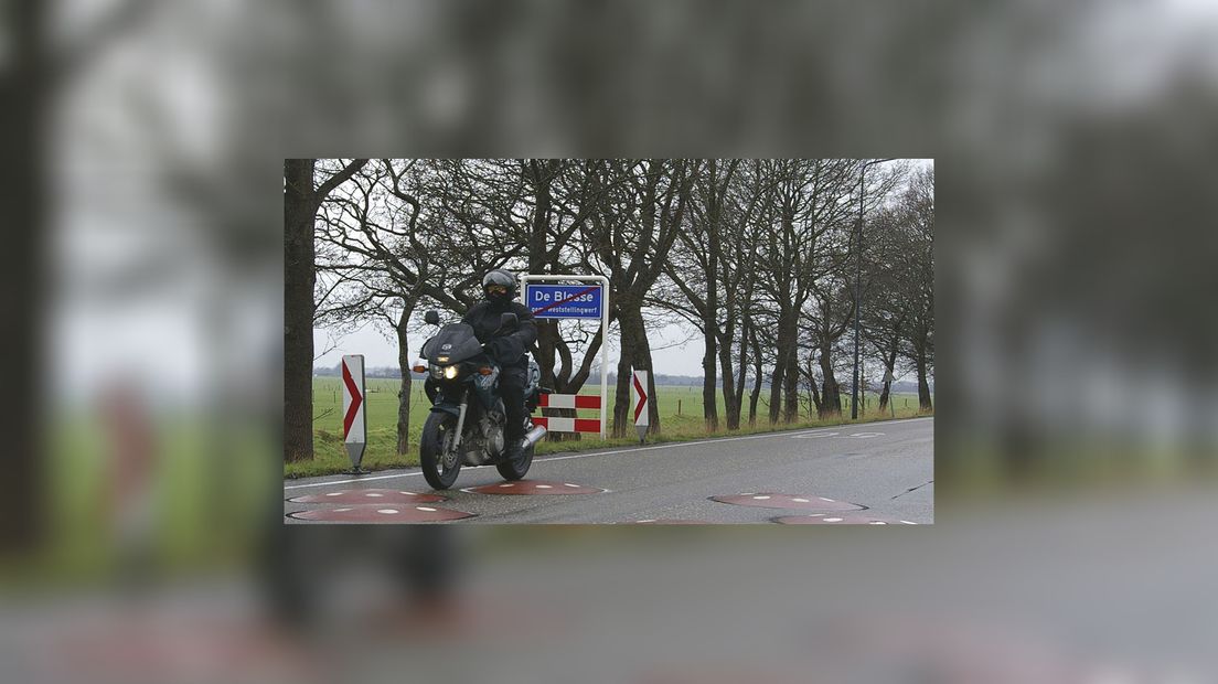 De bollen yn de dyk binne gefaarlik foar motorriders. (Foto:Motorrijders Actie Groep (MAG)