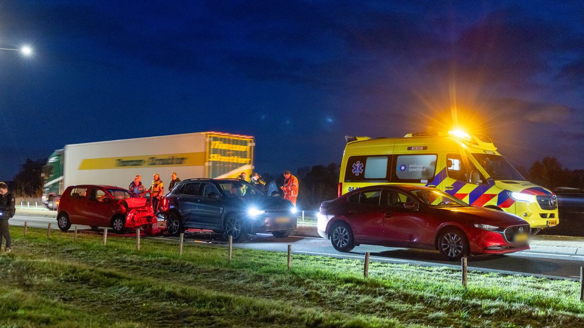 112 Nieuws: kettingbotsing op N340 bij Ommen